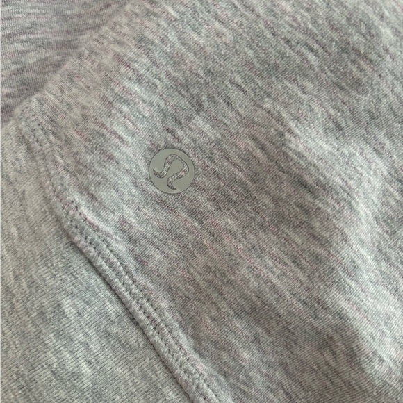 Lululemon Mock-Neck Reversible Pull-Over. Size 6. - Picture 2 of 2